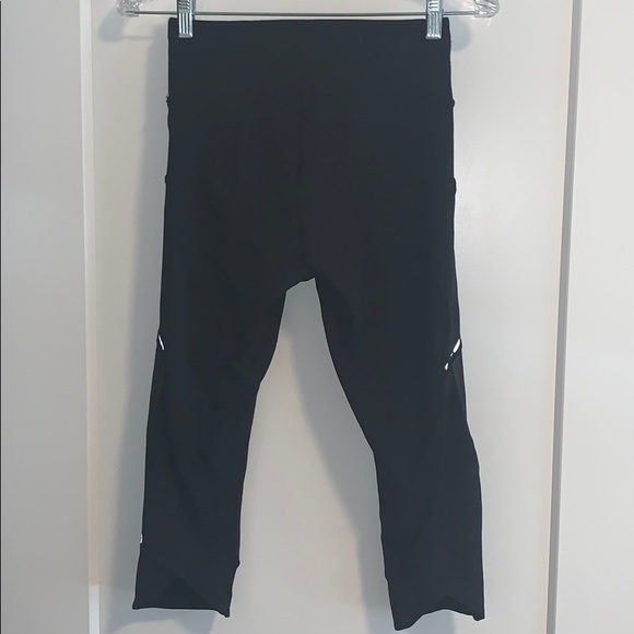 Lululemon Black Cropped Leggings - Picture 3 of 8